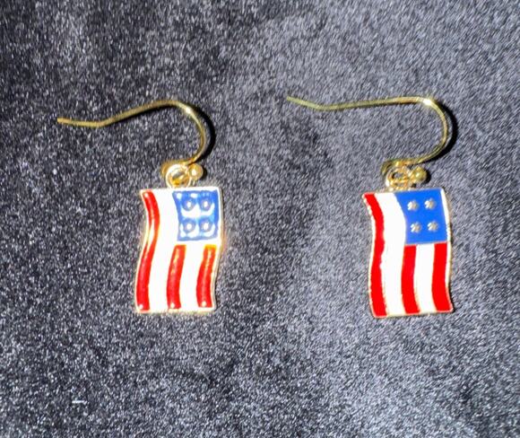 None Jewelry - Americana USA Flag Dangle Earrings Patriotic Red White Blue 1/2 Inch E252